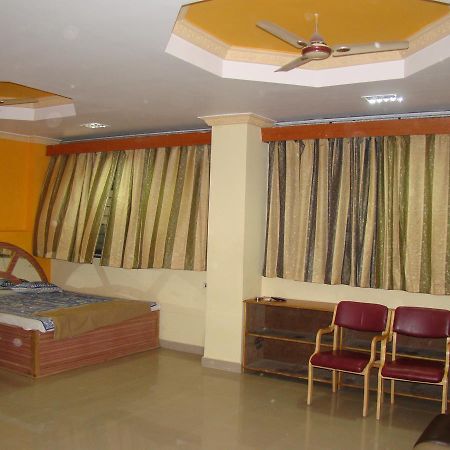 Sreeniketanam Lodge Madhavaram Экстерьер фото