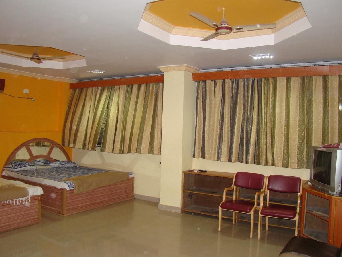 Sreeniketanam Lodge Madhavaram Экстерьер фото