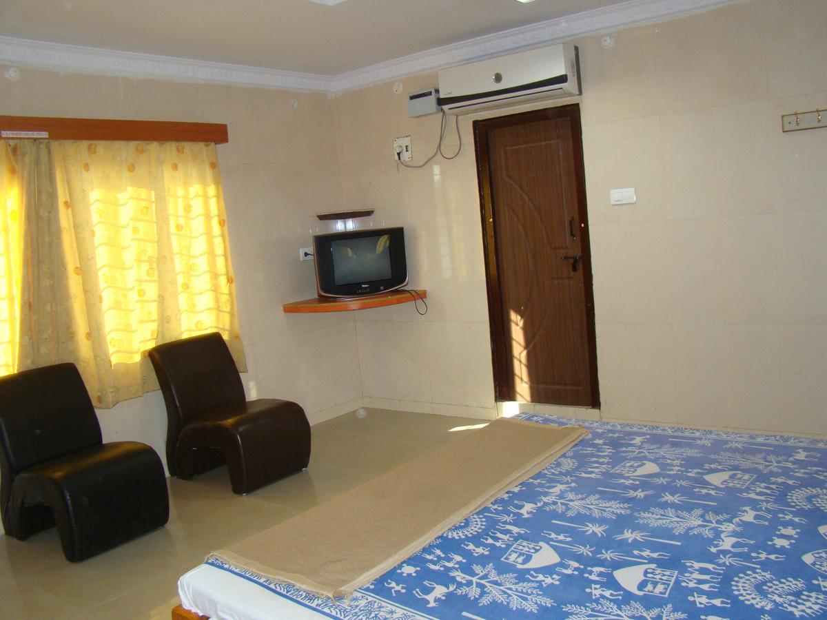 Sreeniketanam Lodge Madhavaram Экстерьер фото