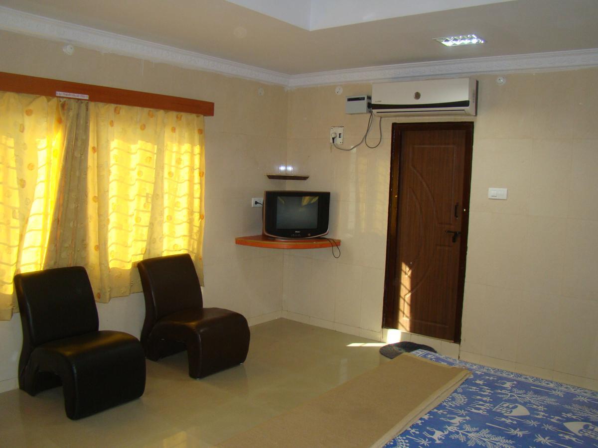 Sreeniketanam Lodge Madhavaram Экстерьер фото