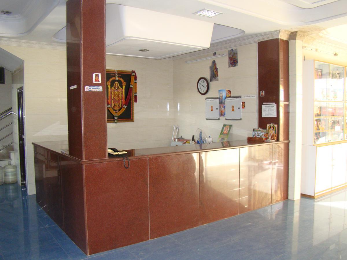 Sreeniketanam Lodge Madhavaram Экстерьер фото
