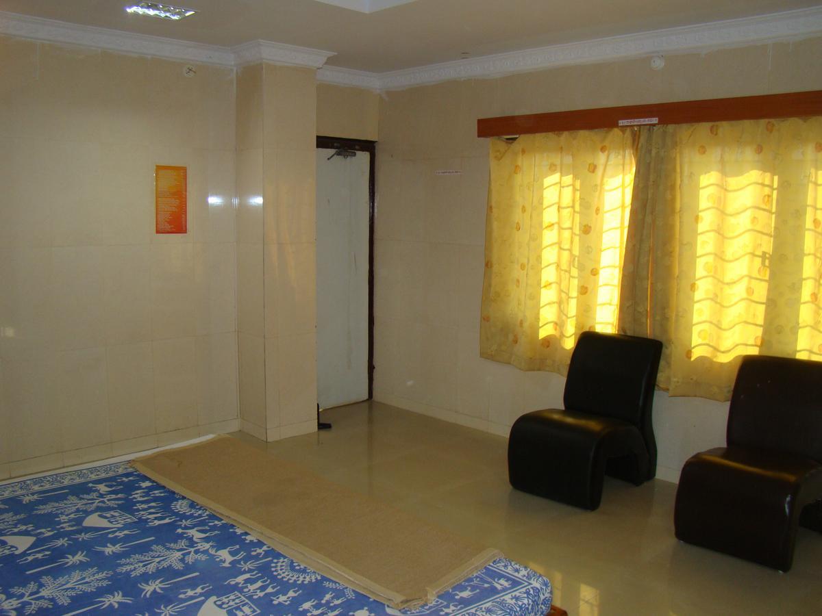 Sreeniketanam Lodge Madhavaram Экстерьер фото
